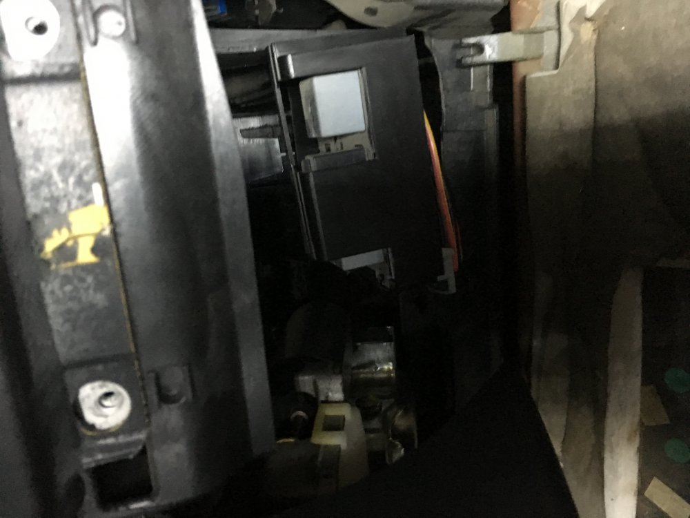 Air Compressor Relay Location 9PA, 9PA1 (Cayenne, Cayenne S, Cayenne