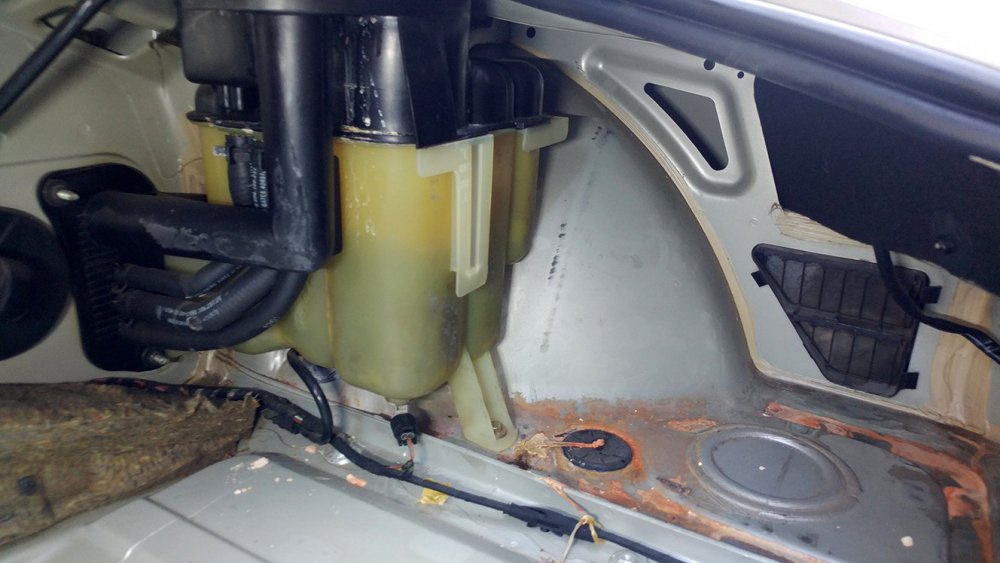 Coolant Tank in Trunk.jpg